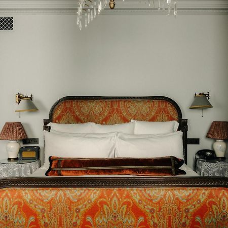 The Ned Hotel London Exterior photo A bedroom at the Hotel Chelsea