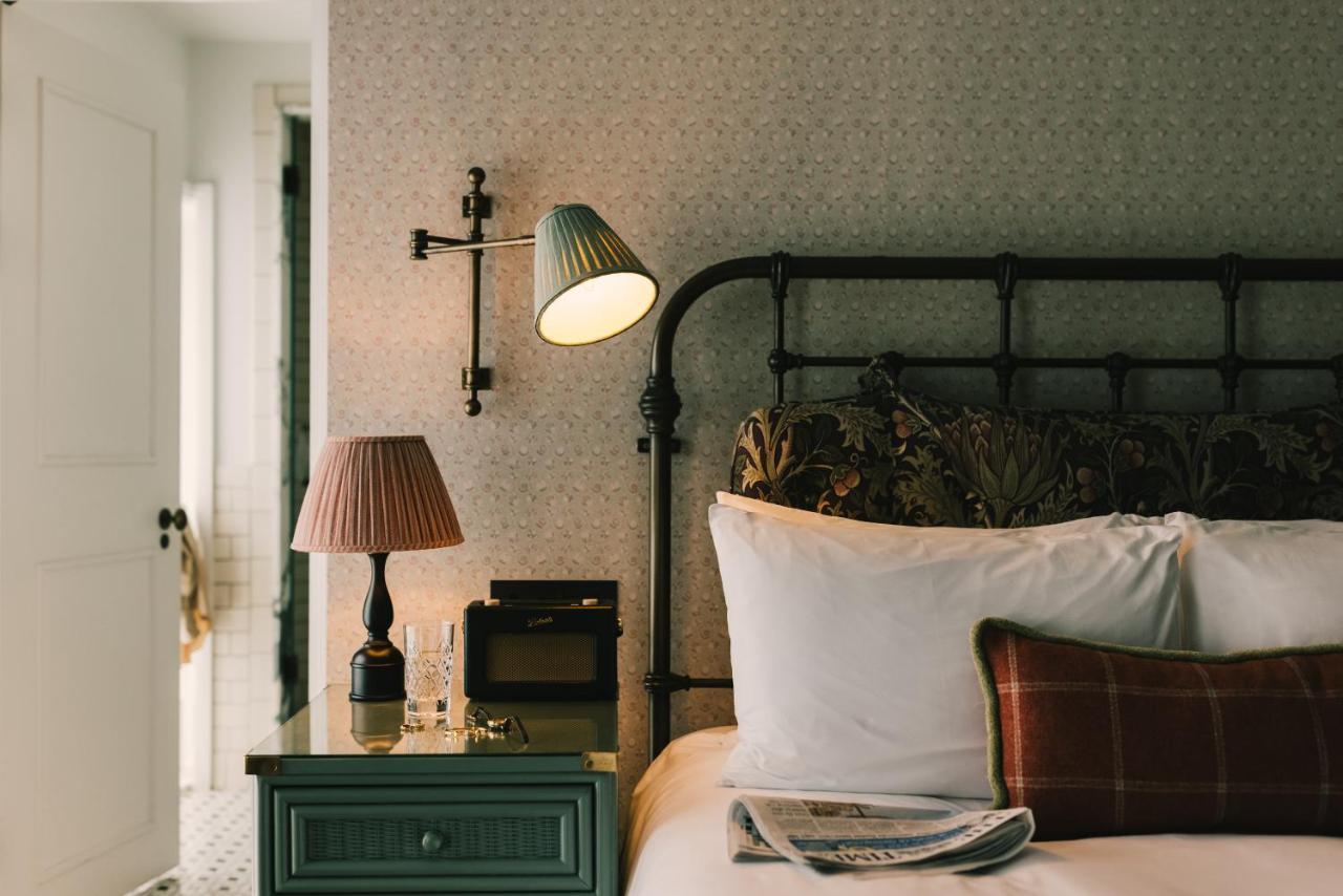 The Ned Hotel London Exterior photo A bedroom at The Ivy Hotel