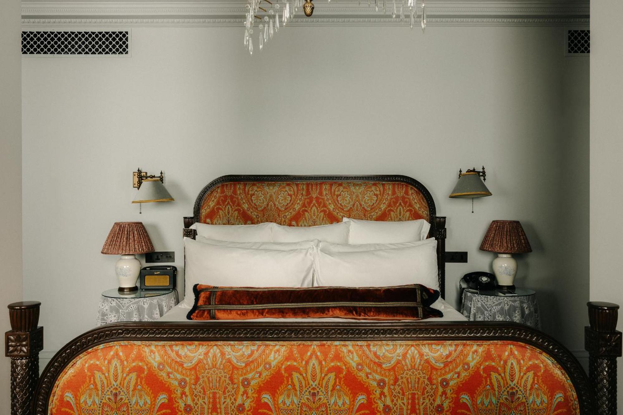 The Ned Hotel London Exterior photo A bedroom at the Hotel Chelsea