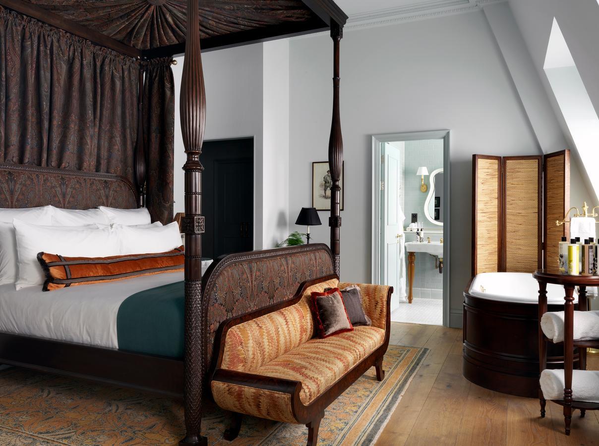 The Ned Hotel London Exterior photo A bedroom at the hotel
